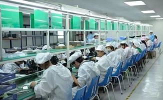 智能浪潮下的藍(lán)領(lǐng)之路 工廠工人如何應(yīng)對自動(dòng)化轉(zhuǎn)型與職業(yè)中介的新角色